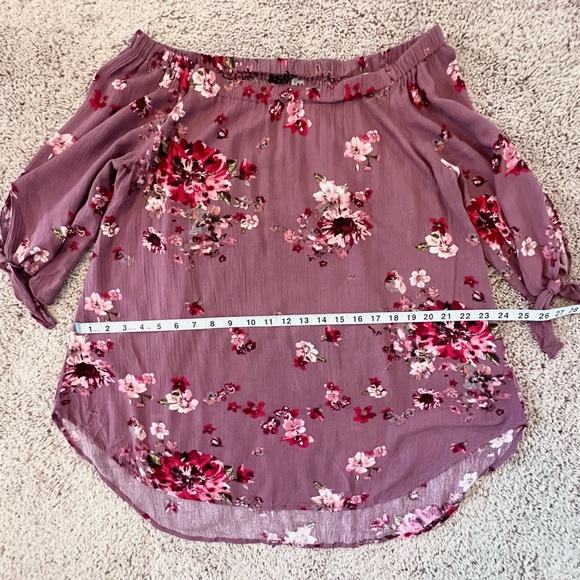 Off-The-Shoulder Floral Blouse - Picture 3 of 4